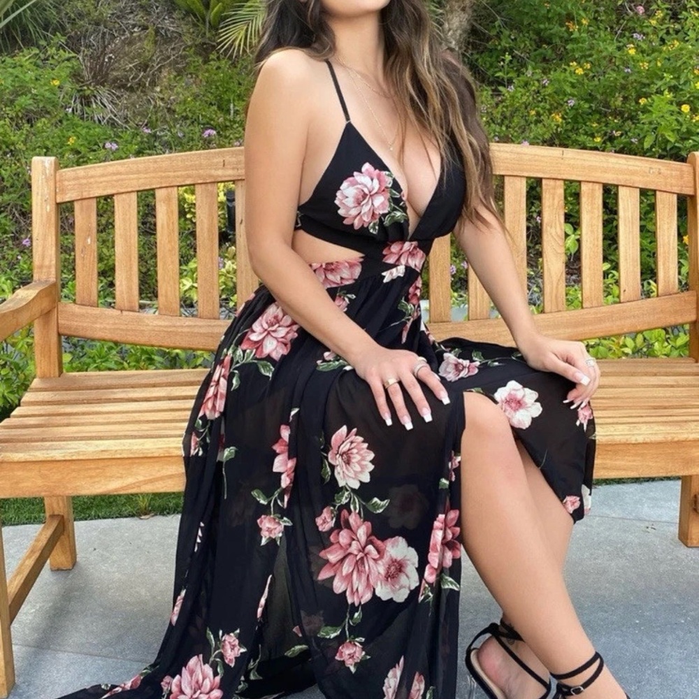 Fashion Nova Lanai Cutout Halter Maxi Dress M NWT Black Floral